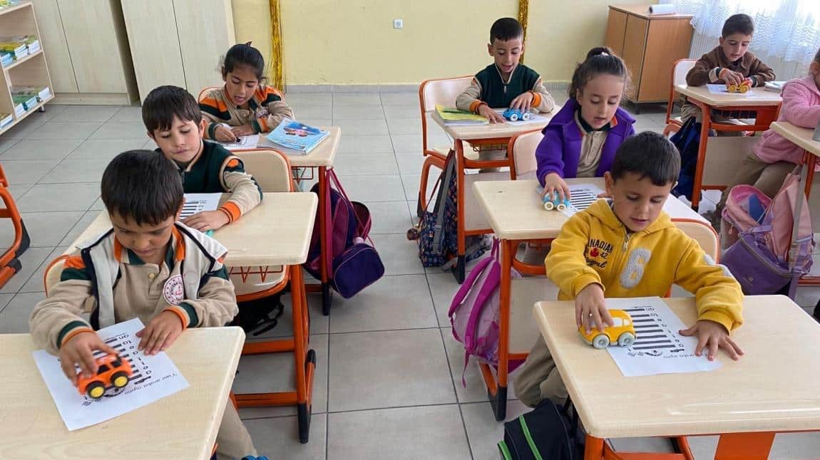 ÖĞRENDİĞİMİZ İLK HARFLERİ BİRLEŞTİRİYORUZ